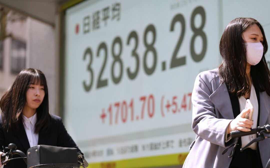Asian stocks hang onto hope amid trade talk confusion