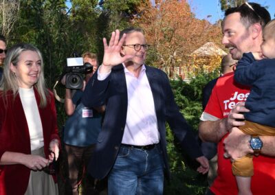 Leaders ease off on messaging as Aussies tune out