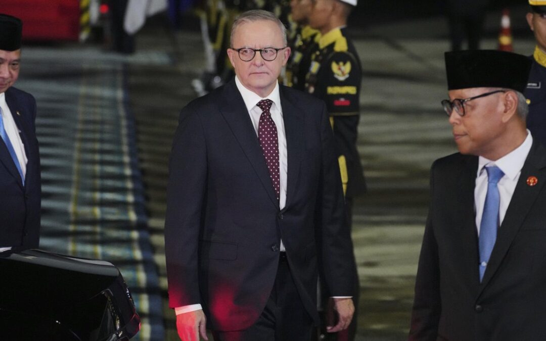 PM seeks stronger Indonesia defence links during visit