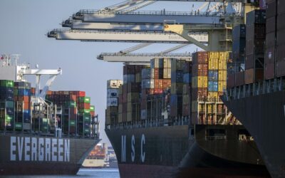 US and China reach deal to cut trade tariffs – for now