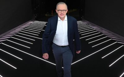 Early surge in support for Labor as votes are counted
