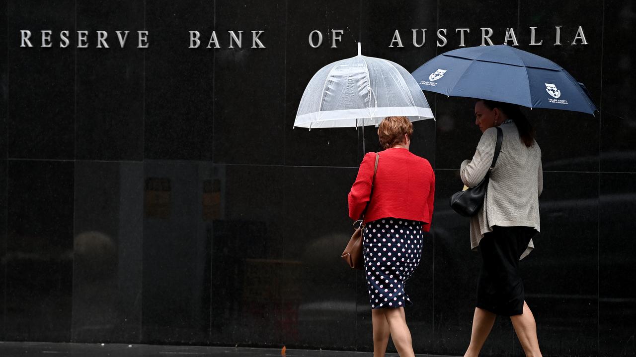 People walks past the Reserve Bank of Australia building