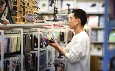 Call for adult wages for youth in retail, fast food