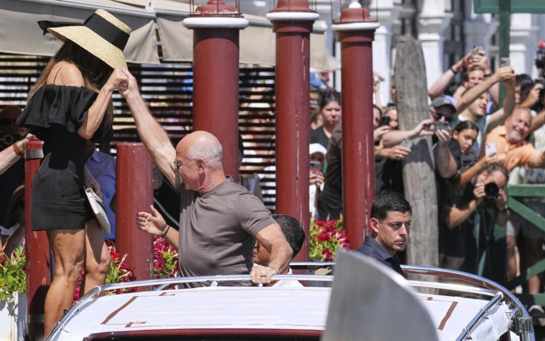 Newlyweds Bezos and Sanchez gear up for final party