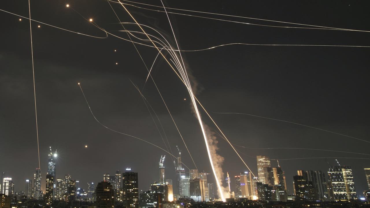 Missiles hit buildings in Tel Aviv