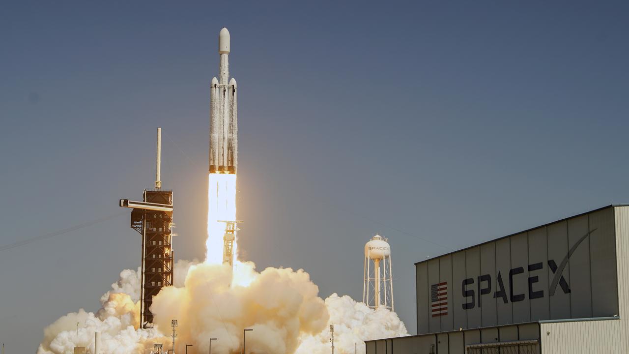 SpaceX Falcon Heavy rocket launch