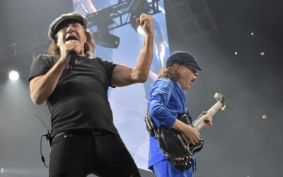 AC/DC blast sends Thunderstruck wolves fleeing