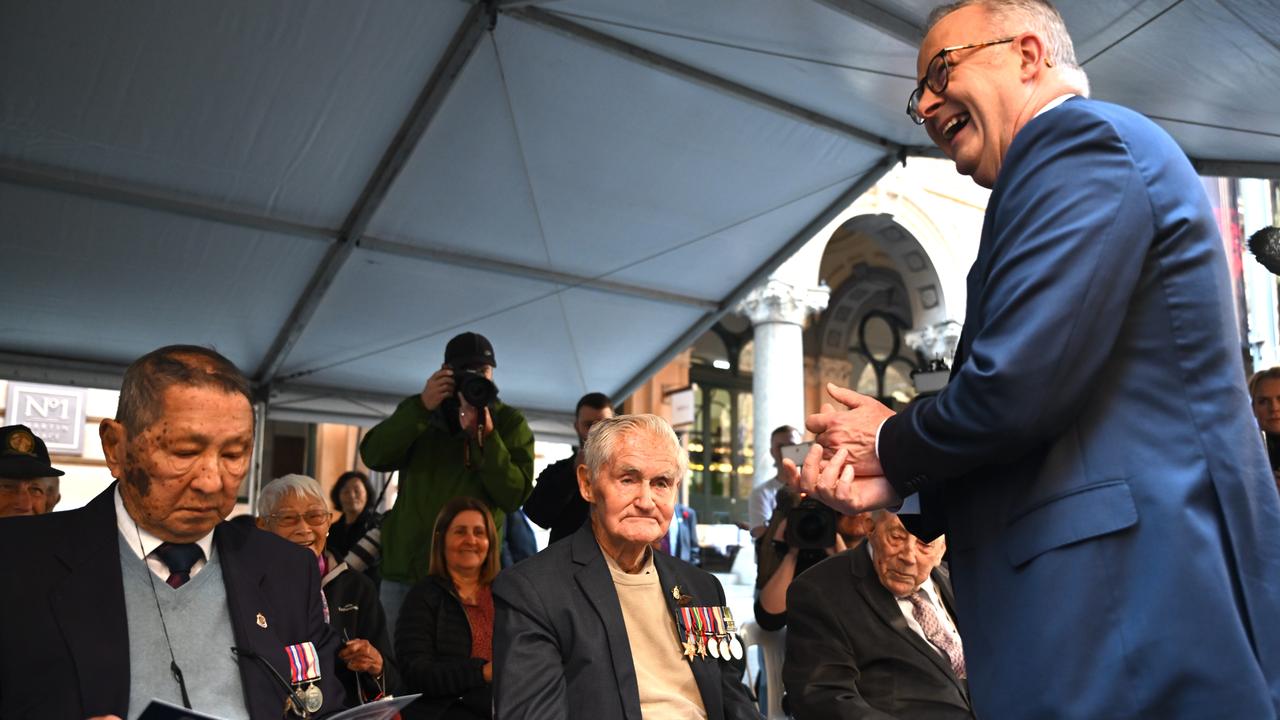 Anthony Albanese chats with World War II veterans