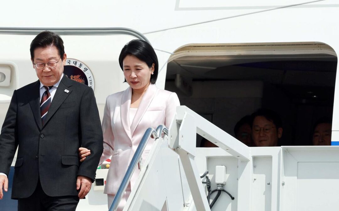 Trump blasts Sth Korea hours before summit with leader