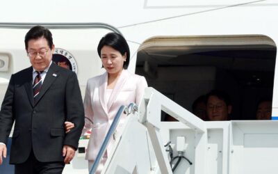 Trump blasts Sth Korea hours before summit with leader