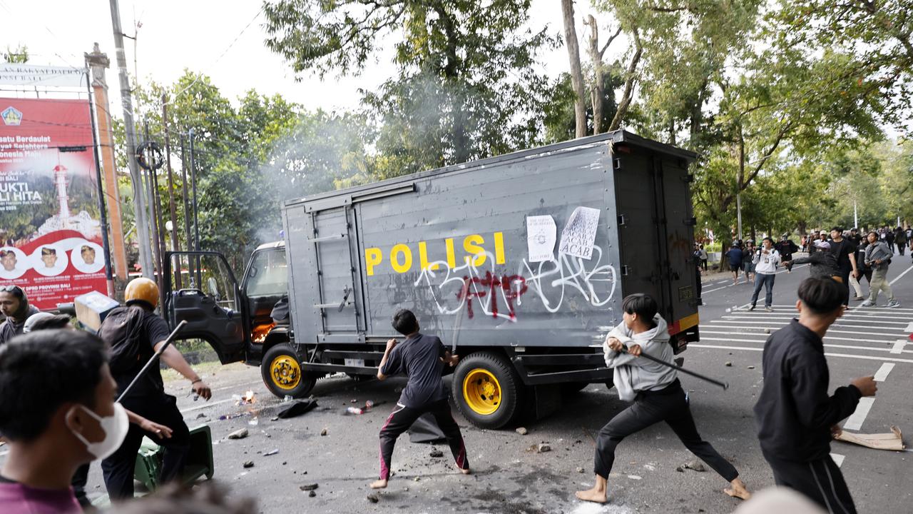 Indonesia’s president cancels China trip amid protests