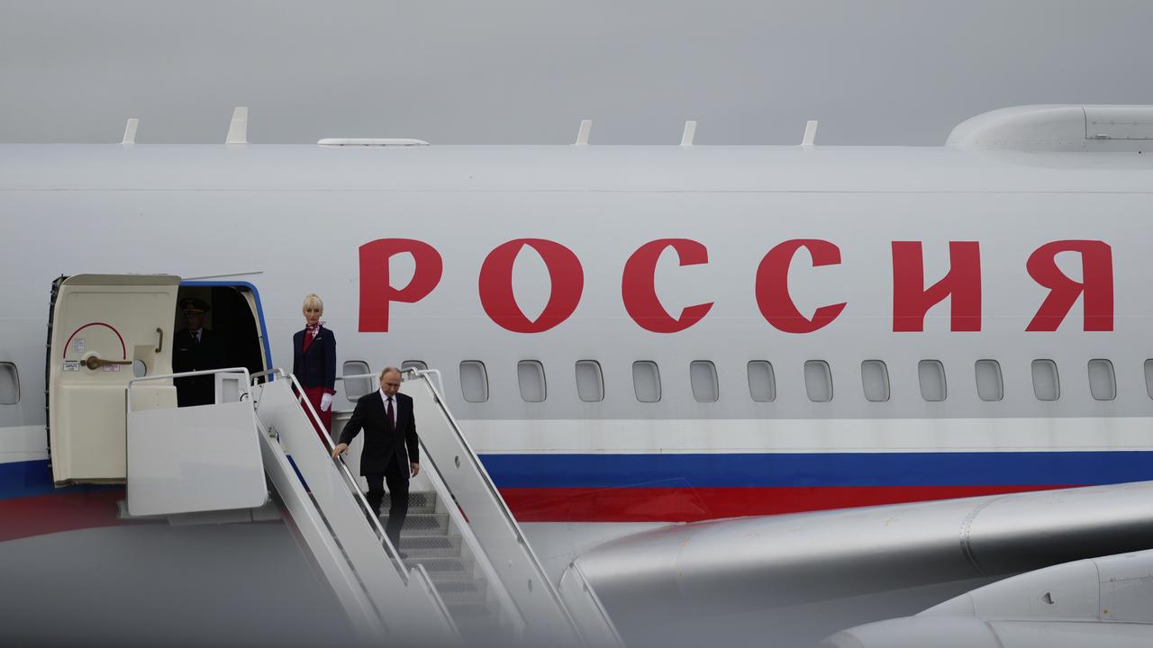 Vladimir descends from Putin plane
