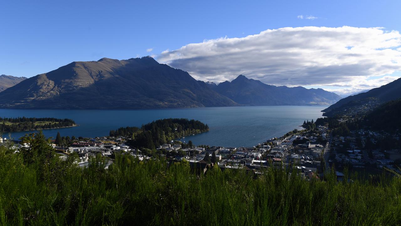 Lake Wakatipu and the city centre of Queenstown