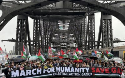 Thousands pour onto iconic bridge for Gaza