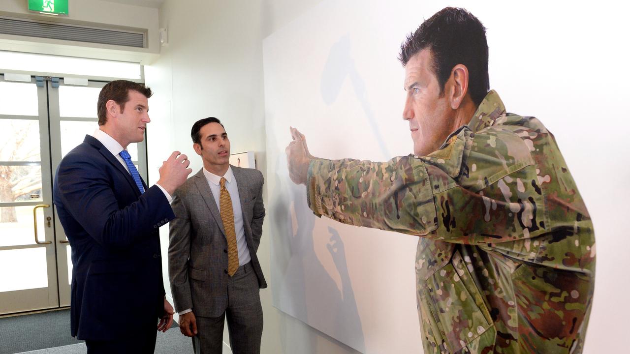 Artist Michael Zavros andl Ben Roberts-Smith (file)