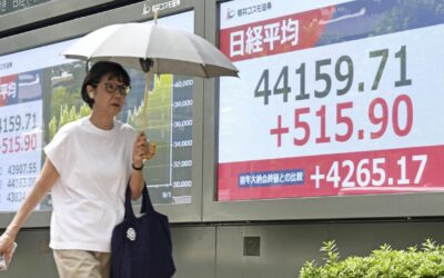 Asia shares, gold rise on US shutdown watch