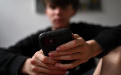 Tech giants issued rules for social media ban for kids