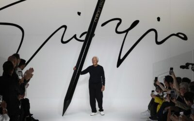 Armani tells heirs to sell part of his fashion empire
