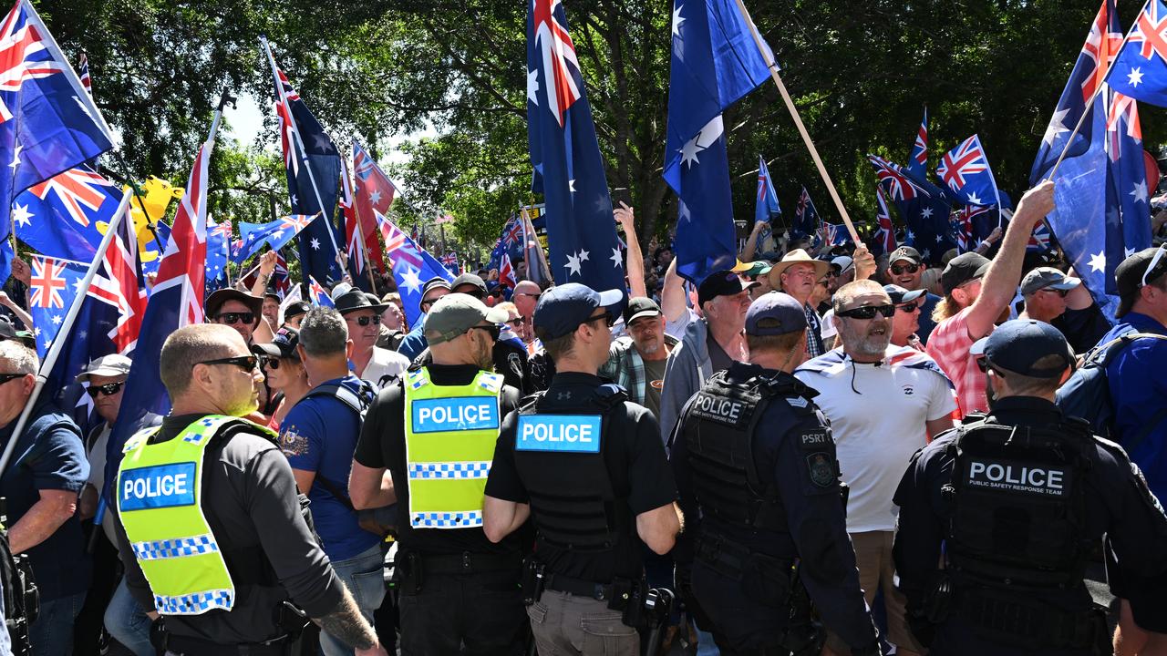Police separating Pro and Anti-immigration protesters in Brisbane