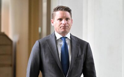 Liberal rebel to face grilling after frontbench exit