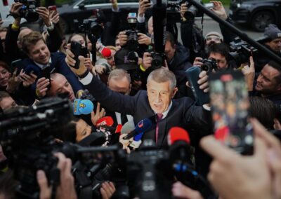 Populist billionaire on track to win Czech election