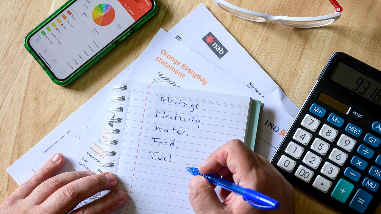 A calculator and household budget app