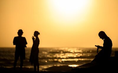 Spring heatwave spreads as wild winds hit another state