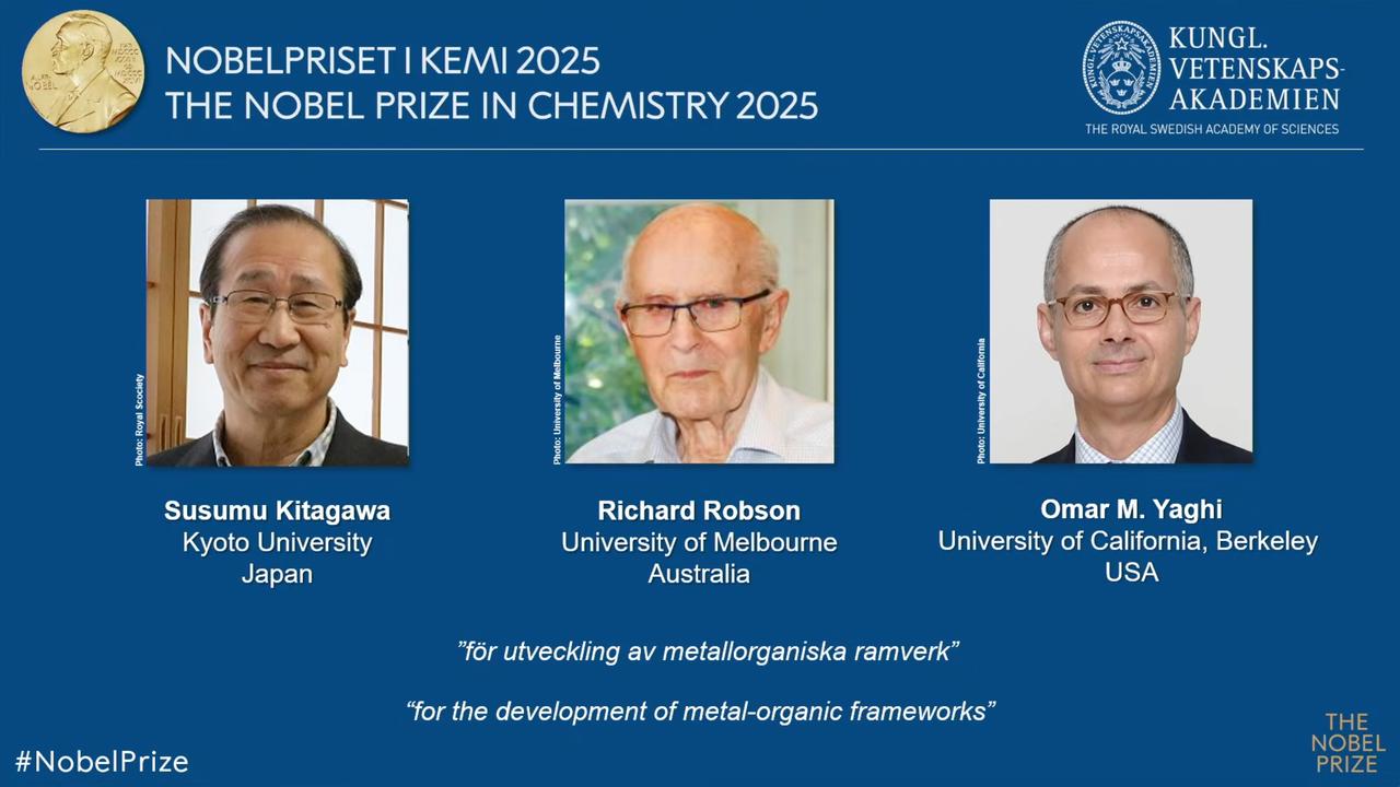 Prof Robson alongside his colleagues Susumu Kitagawa andOmar Yaghi.