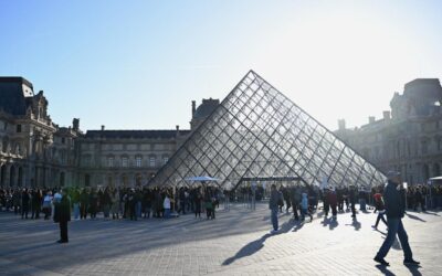 Louvre closes gallery due to structural weakness