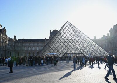 Louvre closes gallery due to structural weakness