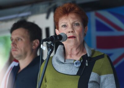 Hanson flies south to fire up anti-immigration mob