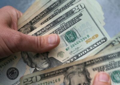 Divided US central bank cuts interest rate