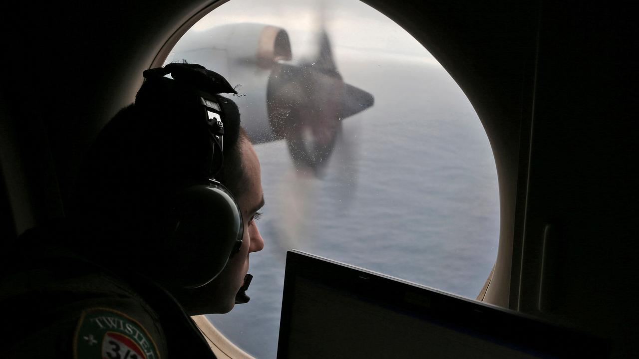 RAAF AP-3C Orion searches for the missing Malaysia Airlines Flight