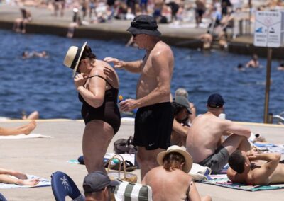 Australians feel the heat as bushfire threat flares up