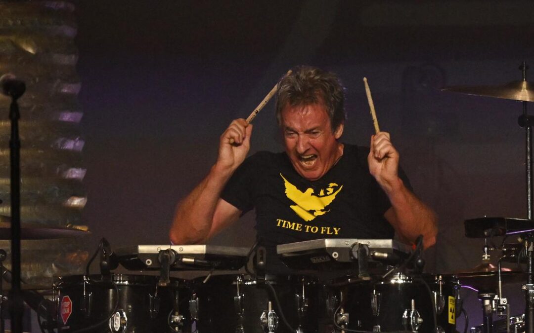 ‘Irreplaceable’: Midnight Oil drummer Rob Hirst dies