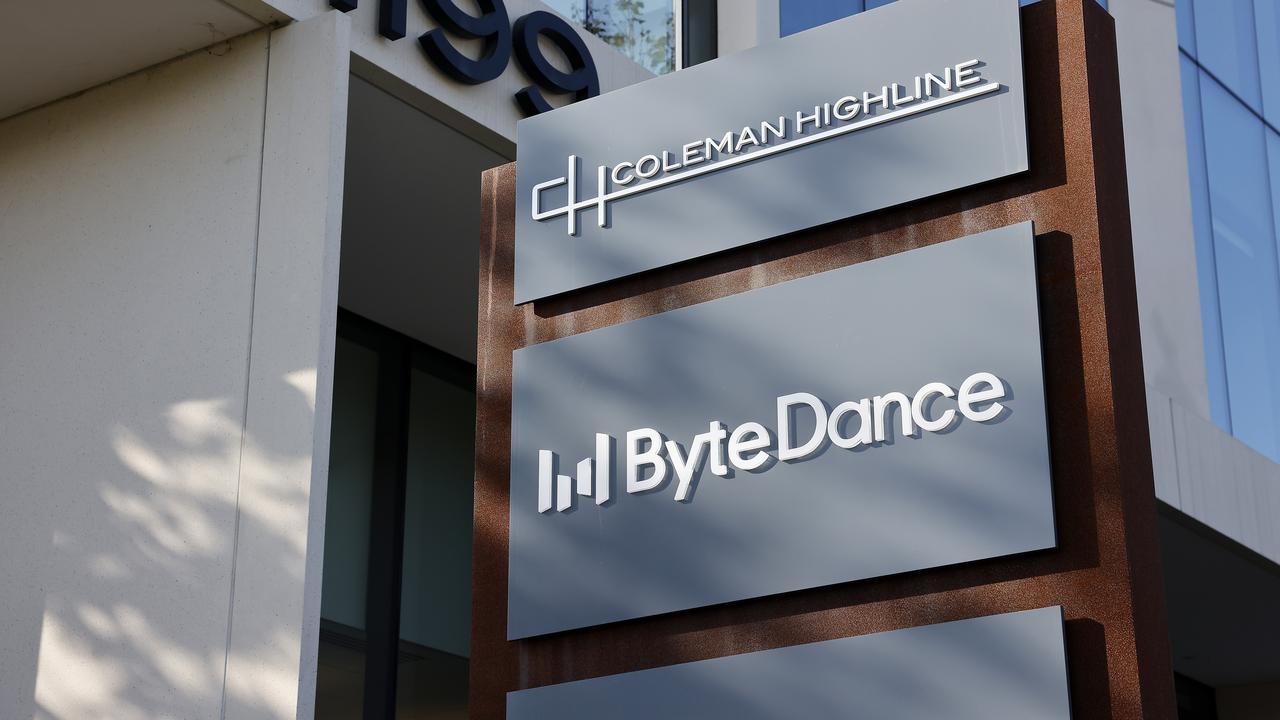 US President Trump delays TikTok ban