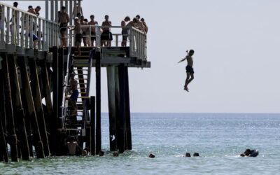 Blister in the sun: Australians wilt in summer heatwave