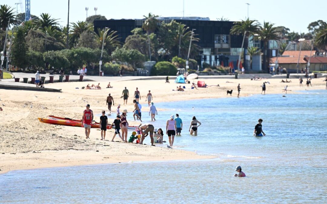 Scorching heat tipped to break records as fires burn