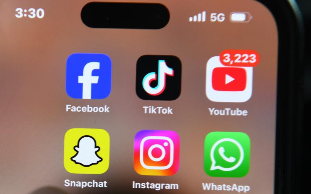 Breaking the social media addiction cycle as adults