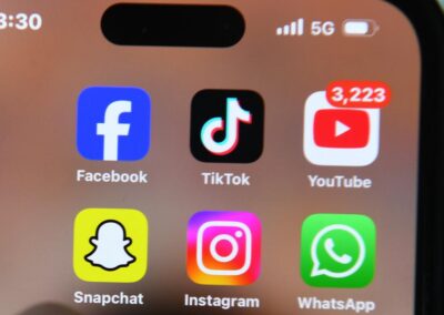 Breaking the social media addiction cycle as adults