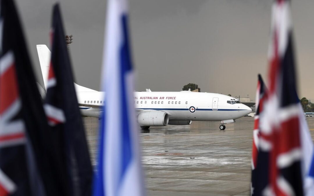 Australian families urged to leave Israel, Lebanon