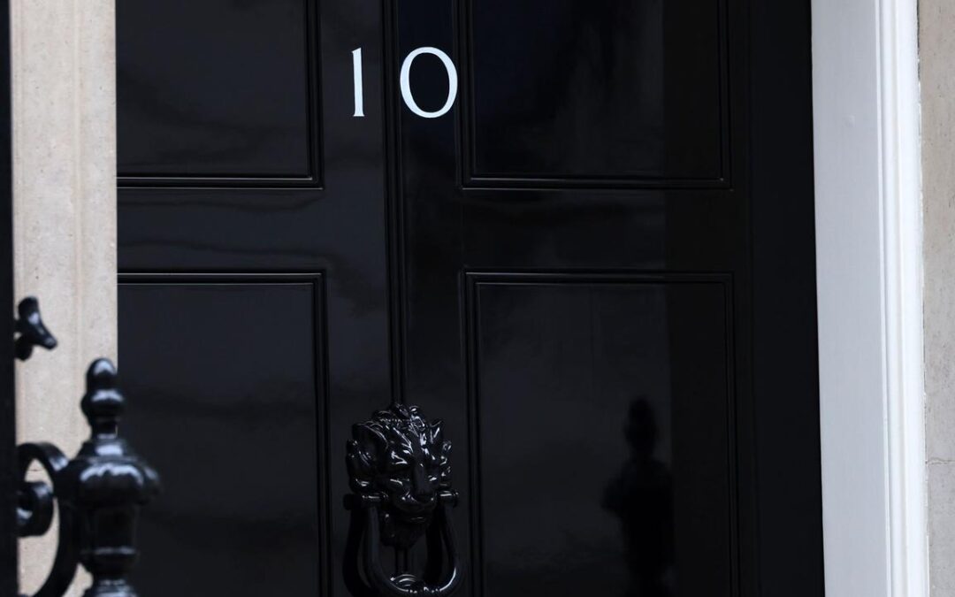 Keir Starmer fighting for survival after top aide quits