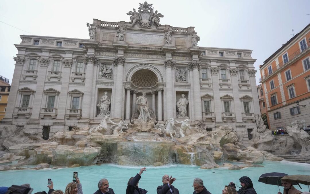 Tourists begin paying to see Rome’s Trevi Fountain