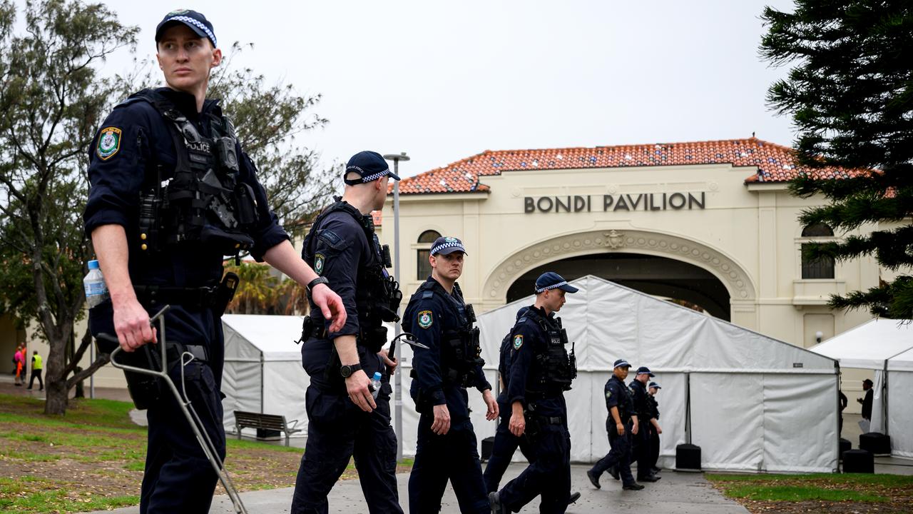 Police search at Bondi