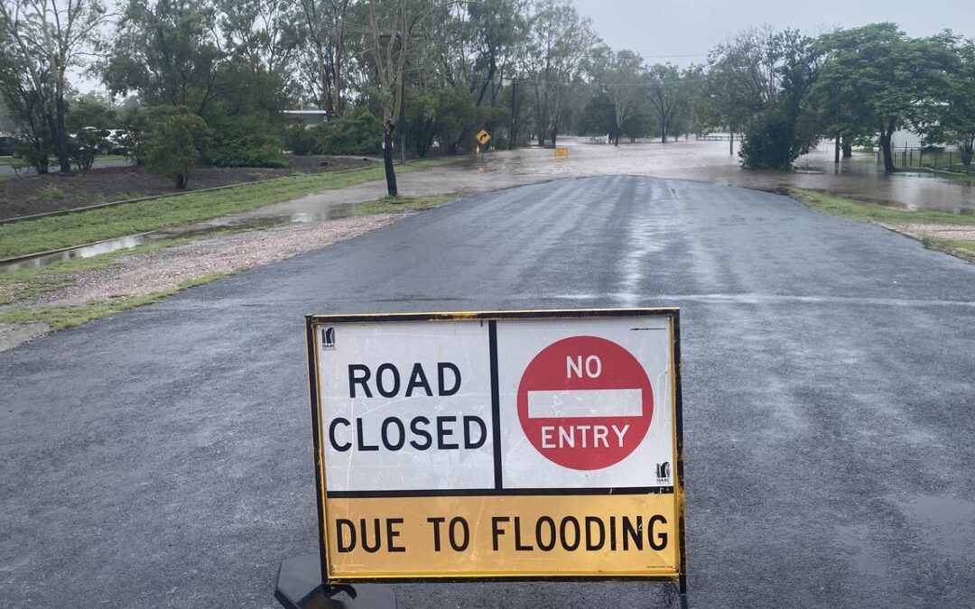 Hundreds of homes under threat amid rising floodwaters