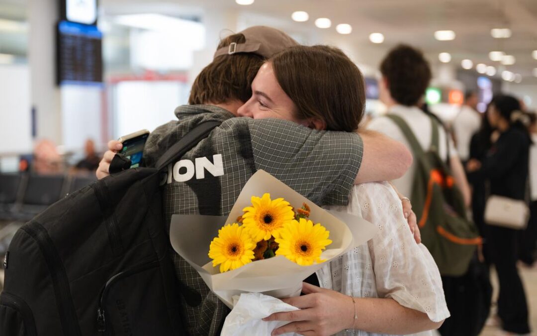 More Australians flee Middle East despite airport scare