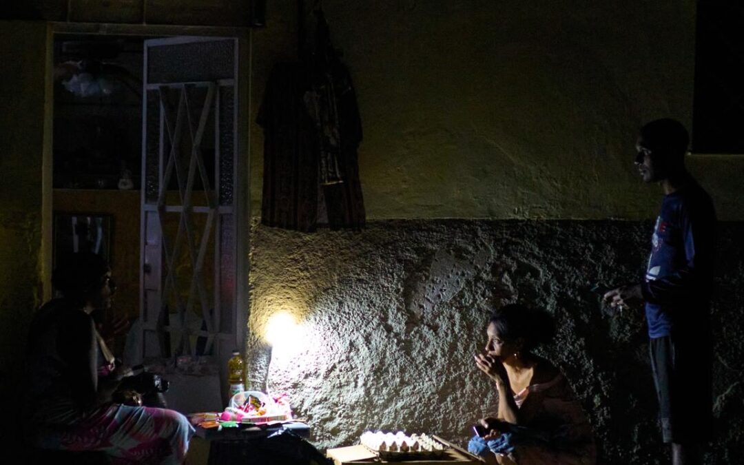 US calls for new Cuban leaders as blackout eases