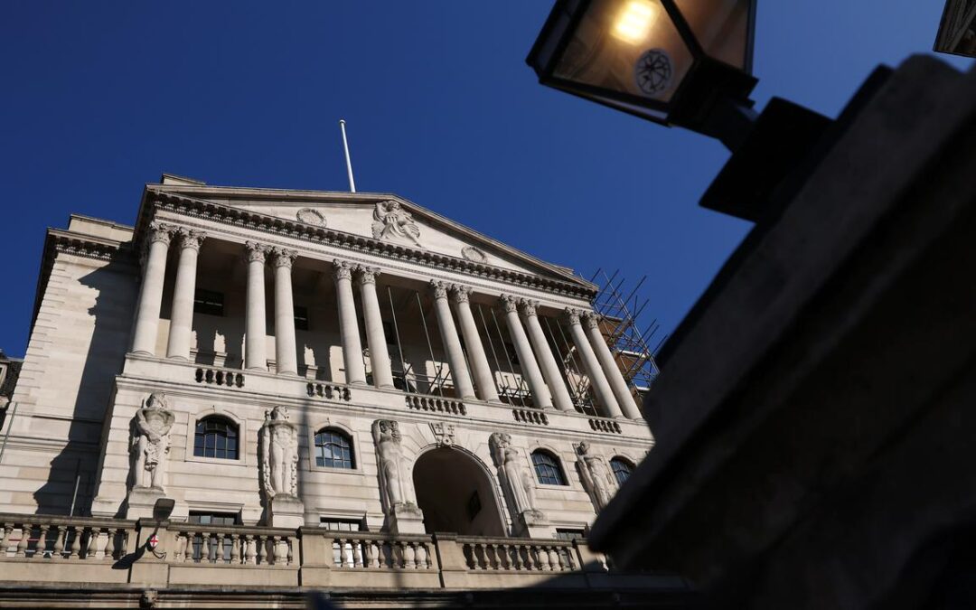 Bank of England members vote 9-0 to keep rates on hold