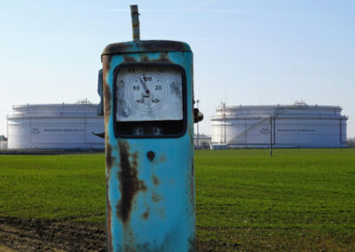 Fuel crisis. Industry lobbying counters national interest