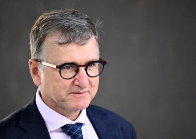 Union clean-up hit as ailing corruption fighter quits